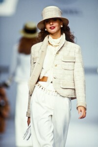 Chanel_SS1989_Carine_Pietri_05.jpg