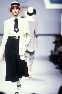 Chanel_SS1989_Gisele_Zelauy_01.jpg