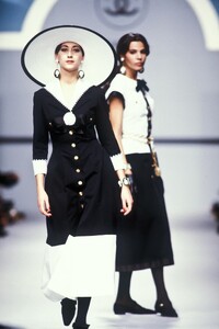 Chanel_SS1989_Gisele_Zelauy_04.jpg