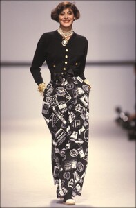 Chanel_SS1989_Ines_de_la_Fressange_01.jpg