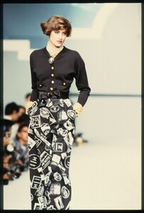 Chanel_SS1989_Ines_de_la_Fressange_02.jpg