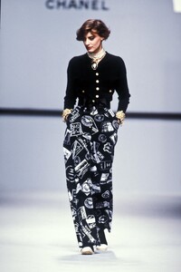 Chanel_SS1989_Ines_de_la_Fressange_04.jpg
