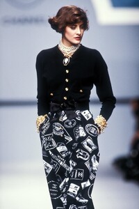 Chanel_SS1989_Ines_de_la_Fressange_05.jpg