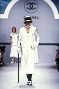 Chanel_SS1989_Ines_de_la_Fressange_06.jpg