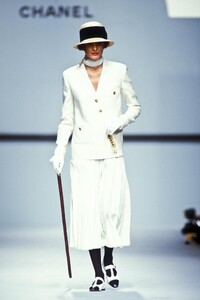Chanel_SS1989_Ines_de_la_Fressange_07.jpg