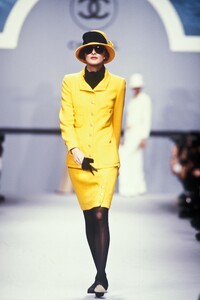 Chanel_SS1989_Ines_de_la_Fressange_10.jpg