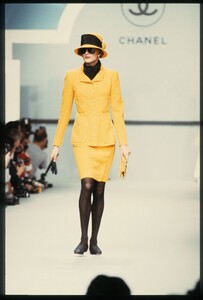 Chanel_SS1989_Ines_de_la_Fressange_11.jpg