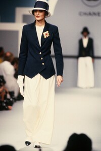 Chanel_SS1989_Ines_de_la_Fressange_16.jpg