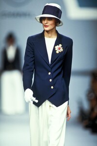 Chanel_SS1989_Ines_de_la_Fressange_19.jpg