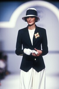 Chanel_SS1989_Ines_de_la_Fressange_20.jpg
