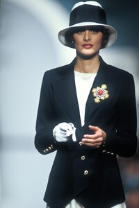Chanel_SS1989_Ines_de_la_Fressange_21.jpg