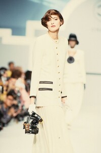 Chanel_SS1989_Ines_de_la_Fressange_23.jpg