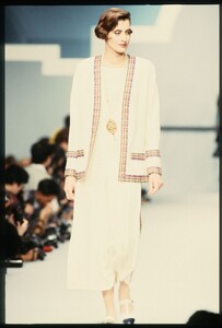 Chanel_SS1989_Ines_de_la_Fressange_32.jpg