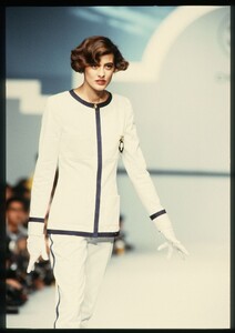 Chanel_SS1989_Ines_de_la_Fressange_36.jpg