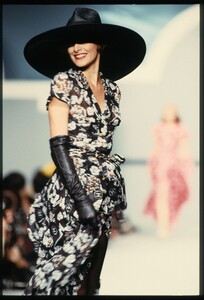 Chanel_SS1989_Ines_de_la_Fressange_38.jpg
