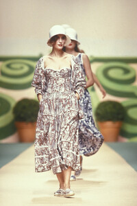 Chantal_Thomass_SS1989_Charlotte_Flossaut-Pelle_01.jpg