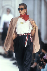 ChristianDior1989WomenRTW4.thumb.jpg.a9e2a5af0e23b79d2340dd6fa95bdcfe.jpg