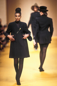 ChristianLacroix1988WomenFW55.thumb.jpg.a7eab4510b4713f6ee56adb5dfb77153.jpg