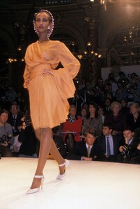 Christian_Dior_SS1989_HC_Iman_05.jpg