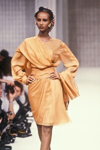 Christian_Dior_SS1989_HC_Iman_07.jpg