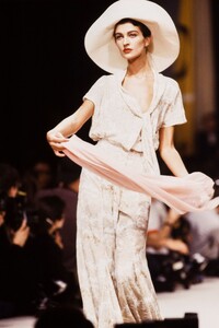 Christian_Lacroix_SS1989_Claire_Atkinson_03.jpg
