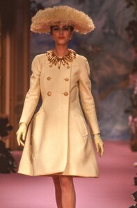 Christian_Lacroix_SS1989_HC_Anne_Rohart_01.jpg