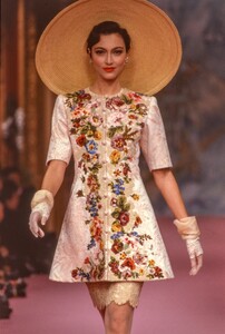 Christian_Lacroix_SS1989_HC_Anne_Rohart_02.jpg