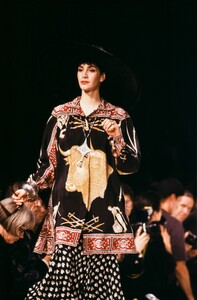 Christian_Lacroix_SS1989_Susanna_Linsmayer.jpg