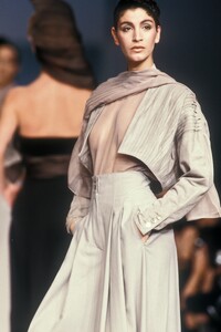 Claude Montana 1989 Women RTW 110.jpg