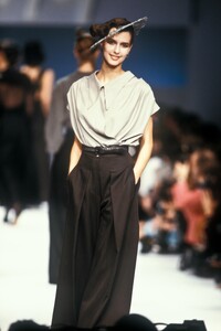 ClaudeMontana1989WomenRTW52.thumb.jpg.ead97cbe37b8e0dd2392ce3c07003090.jpg