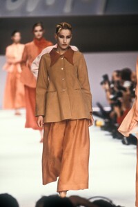 Claude Montana 1989 Women RTW 54.jpg