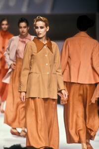 Claude Montana 1989 Women RTW 55.jpg