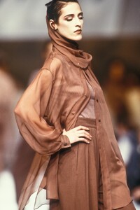 Claude Montana 1989 Women RTW 60.jpg
