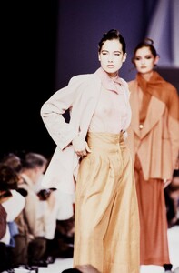Claude Montana 1989 Women RTW 63.jpg