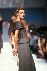 Claude Montana 1989 Women RTW 70.jpg