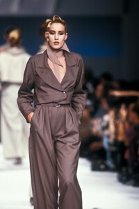 Claude Montana 1989 Women RTW 84.jpg