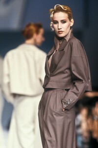 Claude Montana 1989 Women RTW 85.jpg
