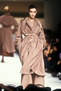 Claude Montana 1989 Women RTW 95.jpg