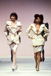 Emanuel Ungaro 1989 Haute Couture 21.jpg