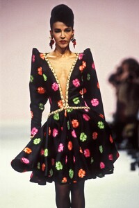 Emanuel Ungaro 1989 Haute Couture 54.jpg