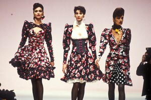 Emanuel Ungaro 1989 Haute Couture 65.jpg