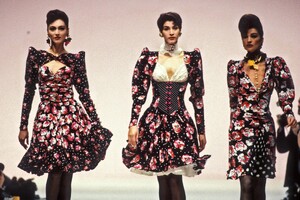 Emanuel Ungaro 1989 Haute Couture 66.jpg