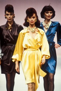 Emanuel Ungaro 1989 Haute Couture 71.jpg