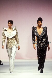 Emanuel Ungaro 1989 Haute Couture 84.jpg
