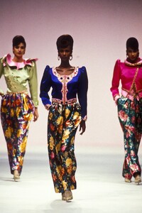 Emanuel Ungaro 1989 Haute Couture 85.jpg