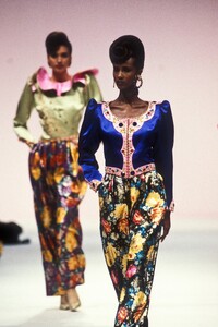 Emanuel Ungaro 1989 Haute Couture 86.jpg