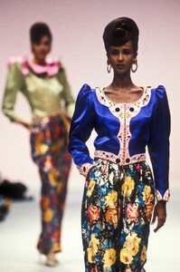 Emanuel Ungaro 1989 Haute Couture 87.jpg