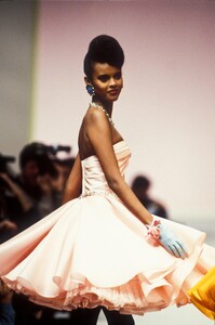 Emanuel Ungaro 1989 Haute Couture 90.jpg