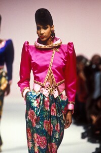 Emanuel Ungaro 1989 Haute Couture 98.jpg