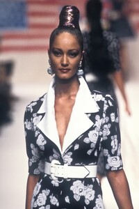 EmanuelUngaro1995WomenSS13.thumb.jpg.74ed5819019b1fab80ef651bb48c65d9.jpg